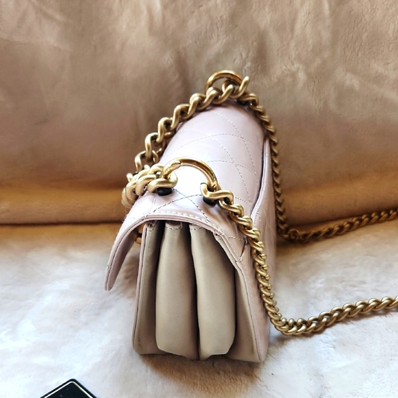 CHANEL Blush Pink Flap Quilted Shoulder Bag with Gold Chain - Picture 7 of 13